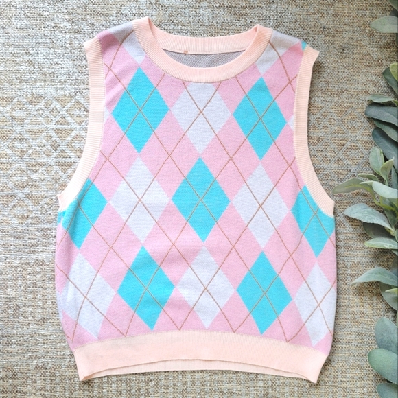 Argyle sweater vest in pink, white & blue | light academia - Picture 3 of 6